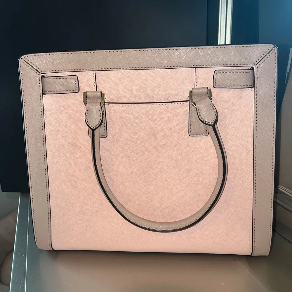 Michael Kors Large Blush Pink Tote - MAKE AN OFFER - Picture 5 of 5